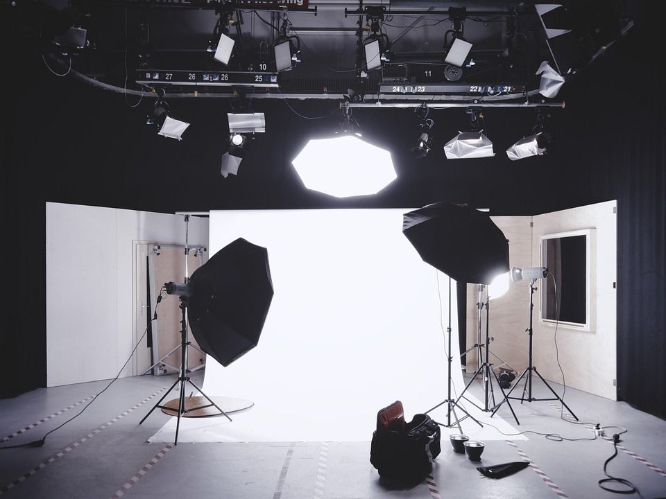 Jak nowoczesne studio kreatywne zmienia wizerunek marki dzięki innowacyjnym projektom wizualnym